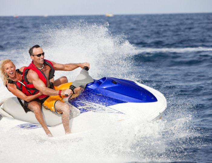 Морские прогулки на яхте и водные аттракционы - Парк-отель «Романова»